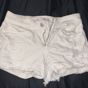 white jean shorts (low waisted just below belly button) perfect fit!